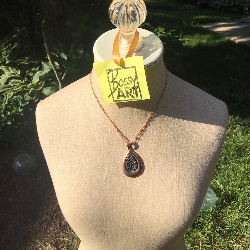 Women’s statement necklace